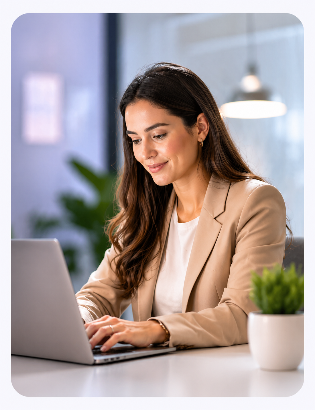 Asesora comercial usando Logicware